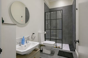 Shower room- click for photo gallery
